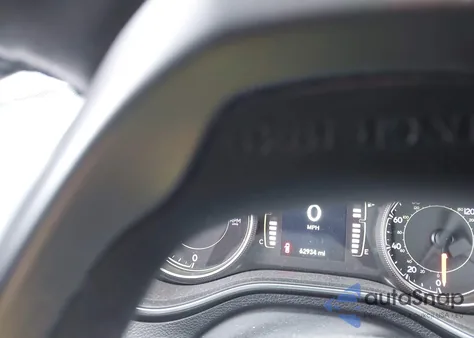 2019 Jeep Cherokee Latitude Plus 4X4 z USA, uszkodzony, nr VIN 1C4PJMLB8KD424781